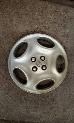 Peugeot 306 R14 wheel hub/cap/trim 9622967477