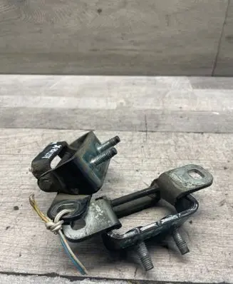 Opel Astra K Tailgate/trunk/boot hinge 39039656