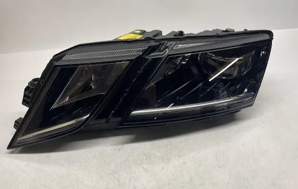 Skoda Octavia Mk1 (1U) Headlight/headlamp 5E1941015D