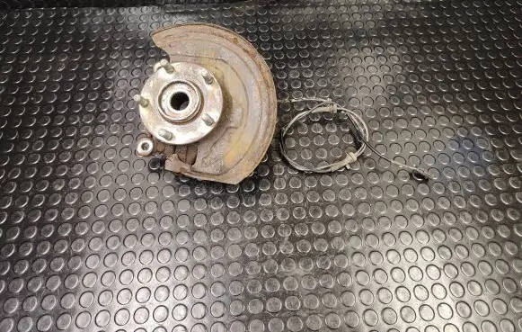 Front wheel hub