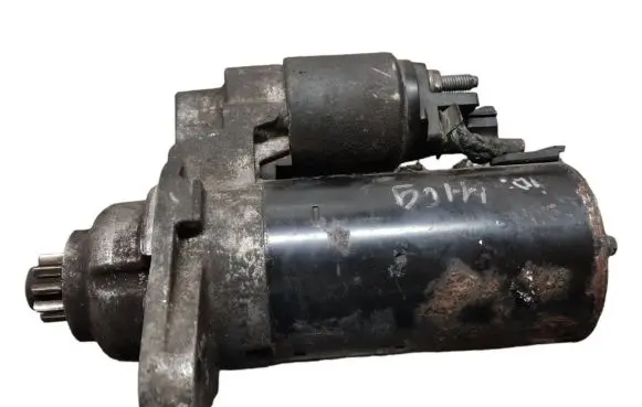 Volkswagen Golf V Starter motor 1005831311