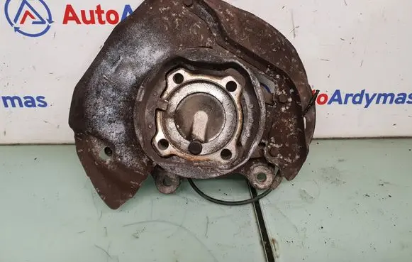 BMW 5 E39 Front wheel hub spindle knuckle 1092853 31211092853