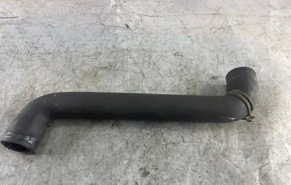 Mercedes-Benz Vito Viano W639 Engine coolant pipe/hose A6395014382