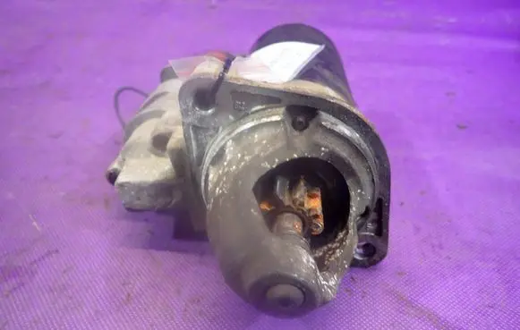 BMW X3 E83 Starter motor 7505979