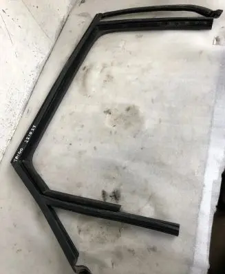 Volkswagen Taigo Rubber seal rear door window/glass 