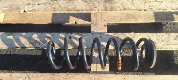 Volkswagen Touran I Rear coil spring 