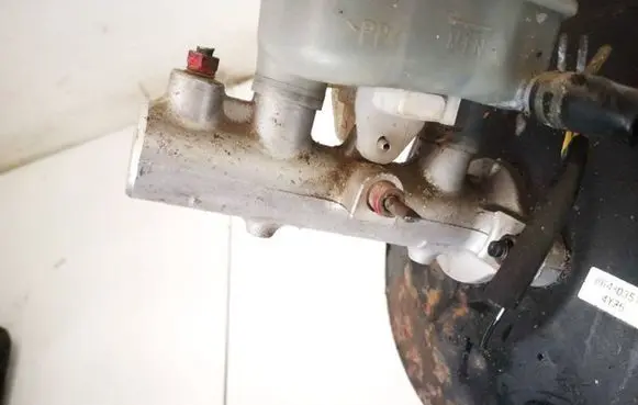 Mitsubishi Lancer Master brake cylinder