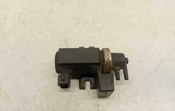 BMW 5 E39 Turbo solenoid valve 72279600 2247906