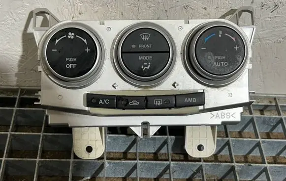 Mazda 5 Climate control unit K1900CC51