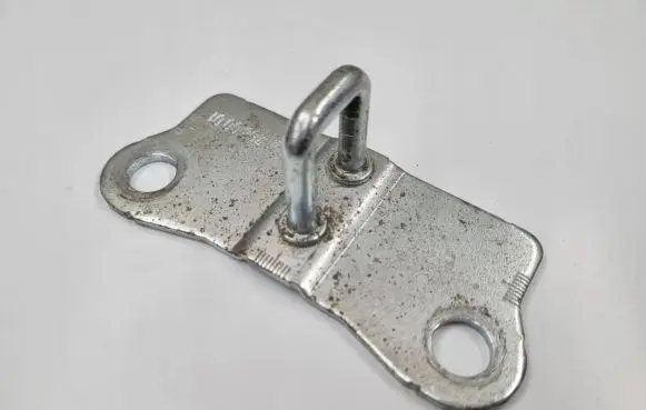 Tailgate/trunk/boot hinge