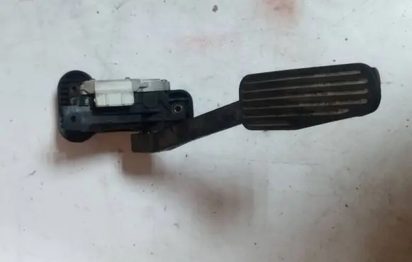 Volvo V70 Accelerator throttle pedal 30636003 6PV00853700