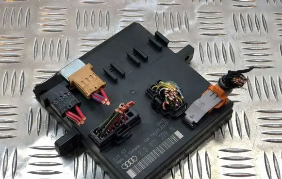 Audi A4 S4 B7 8E 8H Comfort/convenience module 8E0907279N
