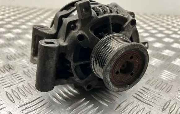 Toyota Verso Generator/alternator 270600R071 100A31814