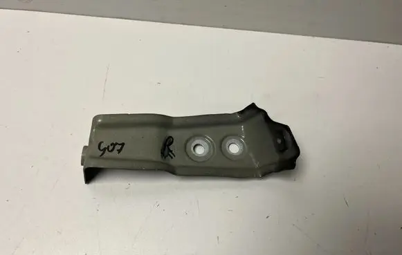 BMW X7 G07 Fender mounting bracket 7418218