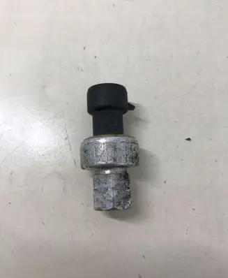 Opel Astra J Air conditioning (A/C) pressure sensor 13502759 1104BMX1
