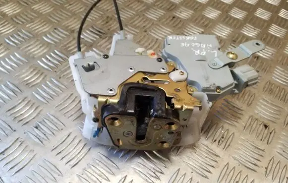 Subaru Forester SG Front door lock