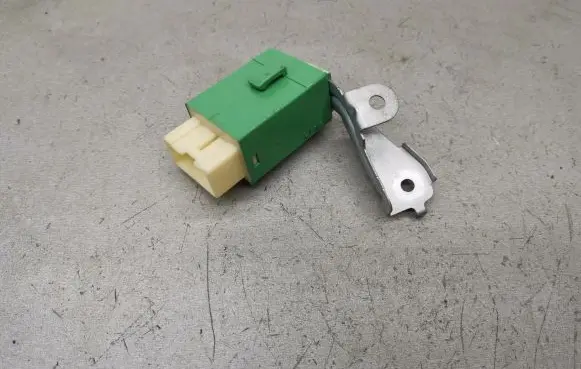 Mazda 626 Central locking relay BG2M67830
