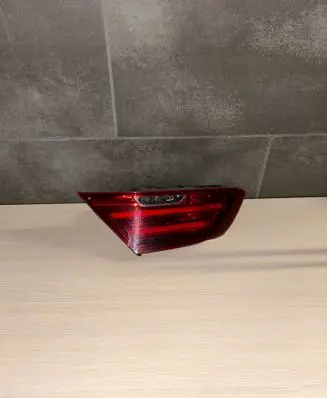 Tailgate rear/tail lights