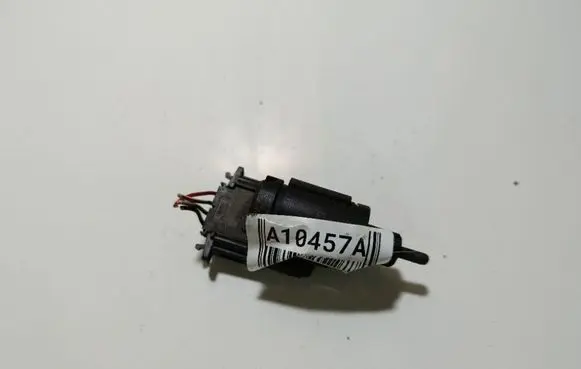 Volkswagen Golf V Brake pedal sensor switch 3B0945511A