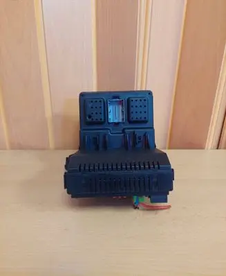 Volvo V70 Fuse module 30728542 12243779 05W363