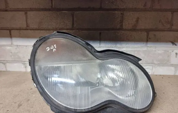 Mercedes-Benz C W203 Headlight/headlamp A2038200861 0301166602