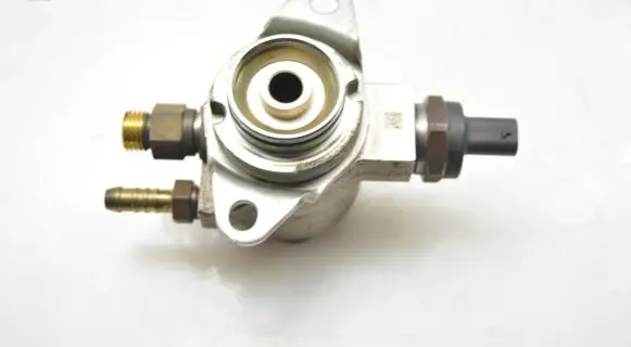 Audi A1 Fuel injection high pressure pump 03C127026J