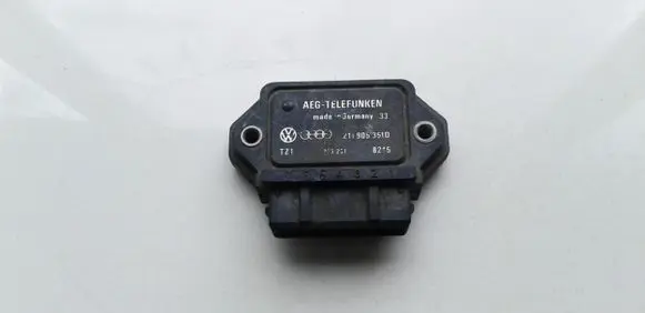 Audi 80 90 B2 Ignition amplifier control unit 211905351D