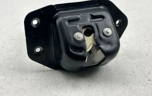 Tailgate/trunk/boot lock/catch/latch