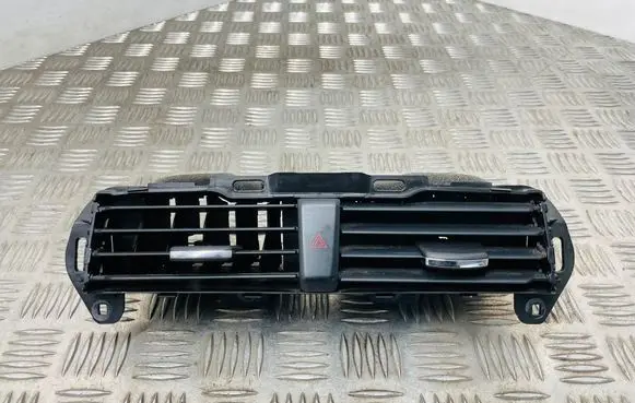 Ford Mondeo MK V Dash center air vent grill DS7319K617A PPTD40