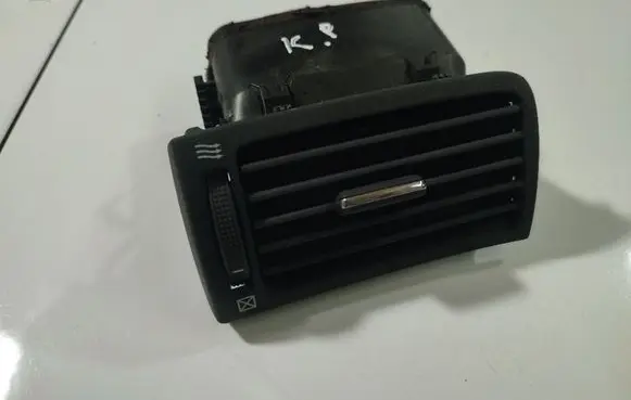 Toyota Avensis T250 Dash center air vent grill 