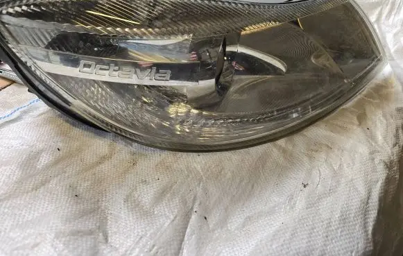 Skoda Octavia Mk2 (1Z) Headlight/headlamp 1Z2941016F 1LL24705204 24705204000030