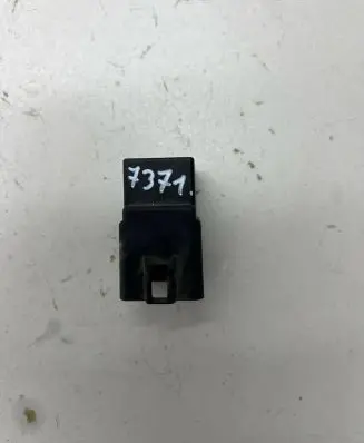 Volkswagen PASSAT B6 Glow plug pre-heat relay 380951253 3B0951253