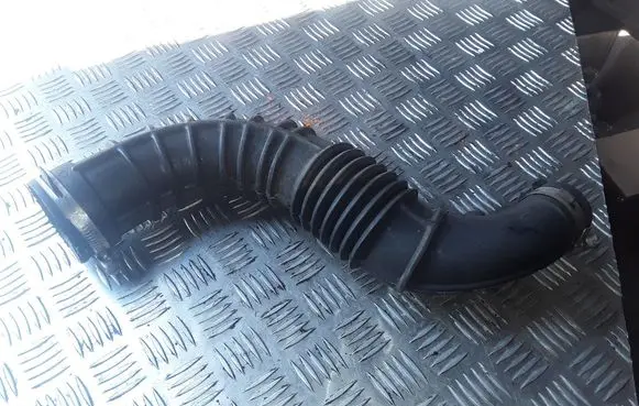 Renault Megane II Turbo air intake inlet pipe/hose 8200500384