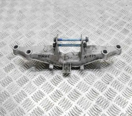 Gearbox mounting bracket