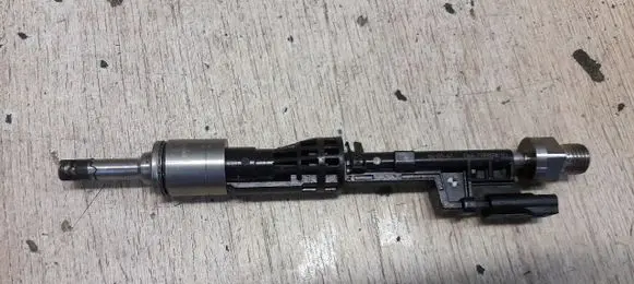 BMW 5 F10 F11 Fuel injector 7599876