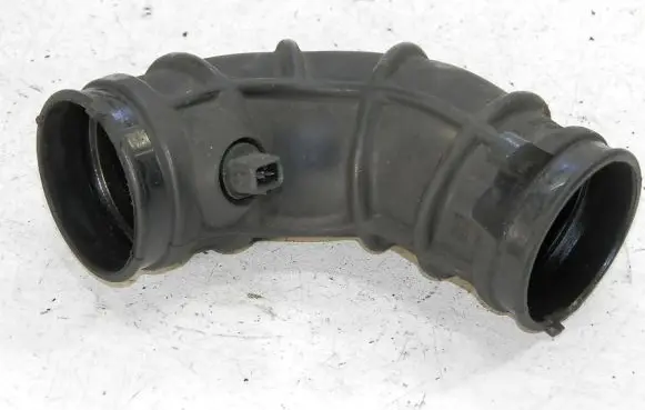 Opel Vectra B Air intake hose/pipe 90499556SG