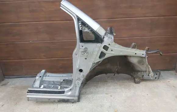 Toyota Sienna XL30 III Pillar (middle) 