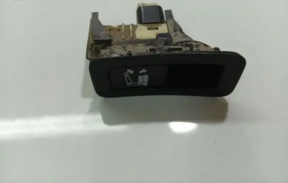 Peugeot 4007 Seat control switch 8610A051