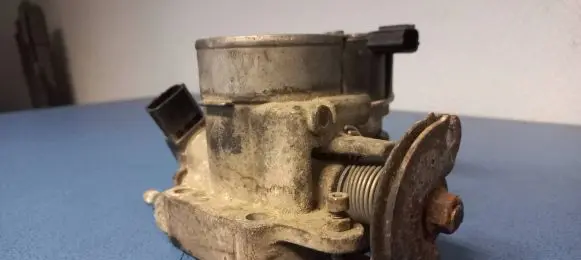 Mazda 626 Throttle valve E0T41571