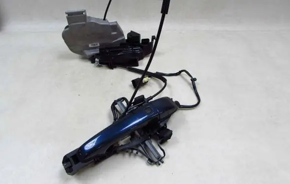 Volvo C70 Front door lock 30799343 52681