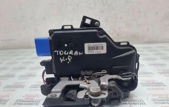 Volkswagen Touran I Front door lock 3D1837015AP
