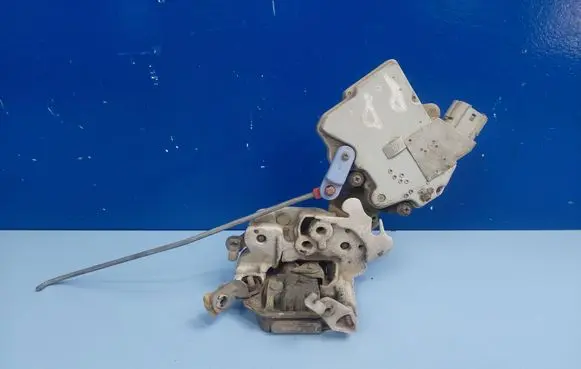 Nissan Terrano Front door lock 805027F000