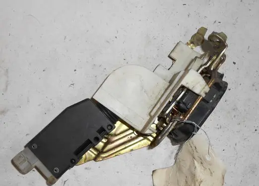 Opel Corsa B Front door lock 90493701