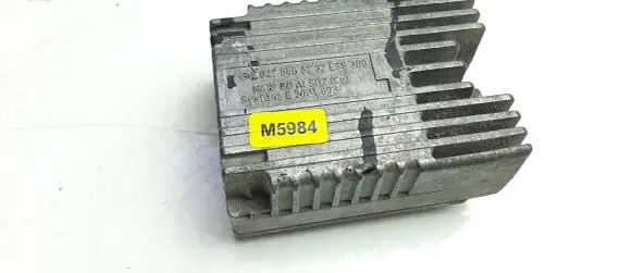 Mercedes-Benz E W210 Fan control module A0225456232 M5984