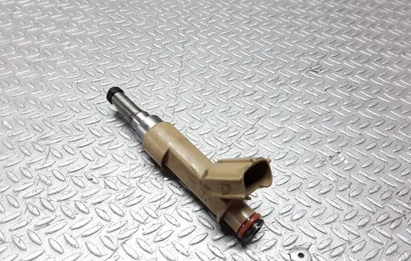 Toyota Auris 150 Fuel injector 2325037010