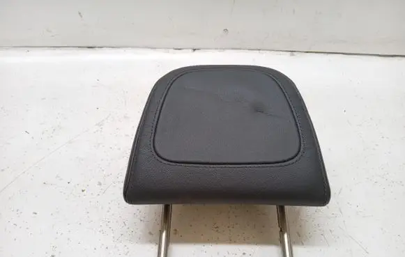 Volkswagen Golf V Front seat headrest 