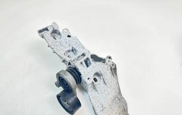 Nissan Qashqai Engine mounting bracket 8200669495