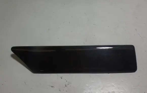 BMW 5 E34 Front door trim bar 8107897