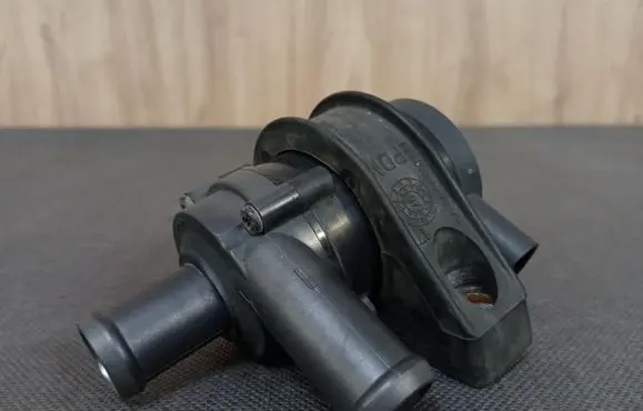 Volvo V40 Cross country Electric auxiliary coolant/water pump 