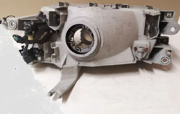 Mazda 323 Headlight/headlamp 11061702 11061700
